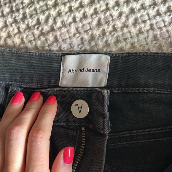 Abrand Jeans size 8/26, high skinny, black with a hole on either knee, mid rise - Picture 4 of 4